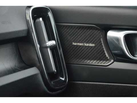 Volvo XC40 T4 Recharge Plus Dark | Stoel + Stuur verwarming | Trekhaak | Adapative Cruise | Harman/Kardon | BLIS |