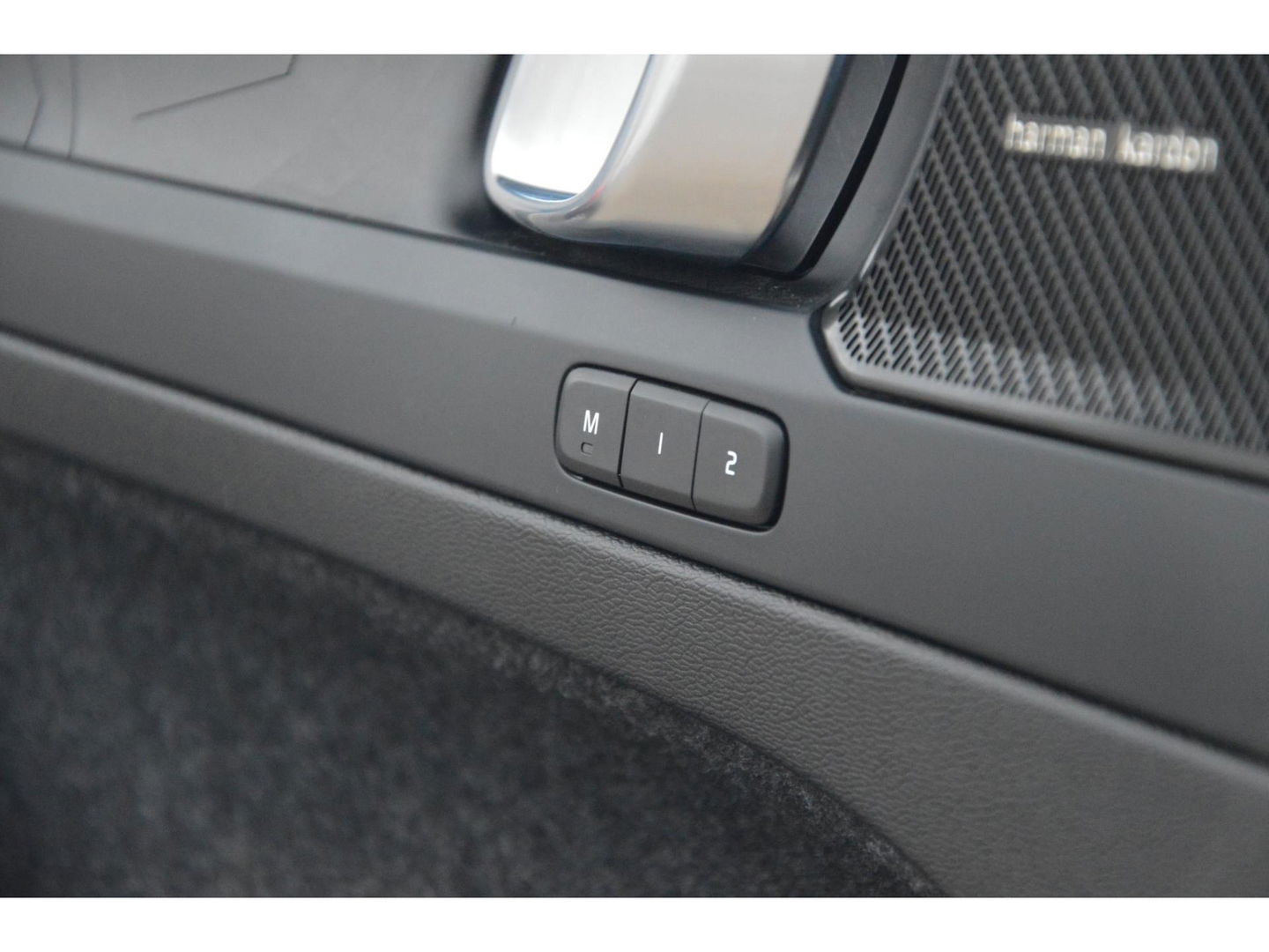 Volvo XC40 T4 Recharge Plus Dark | Stoel + Stuur verwarming | Trekhaak | Adapative Cruise | Harman/Kardon | BLIS |