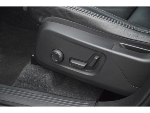 Volvo XC40 T4 Recharge Plus Dark | Stoel + Stuur verwarming | Trekhaak | Adapative Cruise | Harman/Kardon | BLIS |