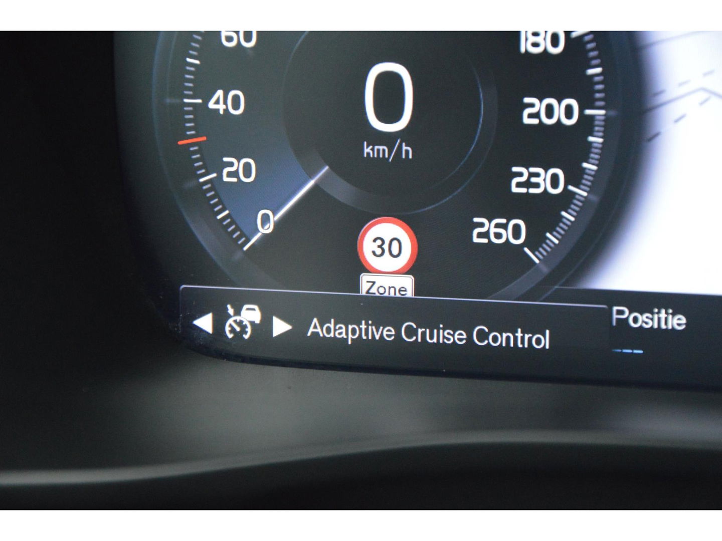 Volvo XC40 T4 Recharge Plus Dark | Stoel + Stuur verwarming | Trekhaak | Adapative Cruise | Harman/Kardon | BLIS |