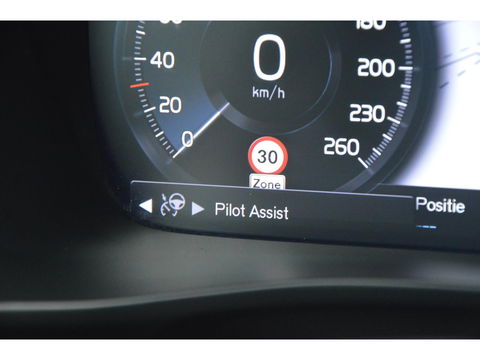 Volvo XC40 T4 Recharge Plus Dark | Stoel + Stuur verwarming | Trekhaak | Adapative Cruise | Harman/Kardon | BLIS |