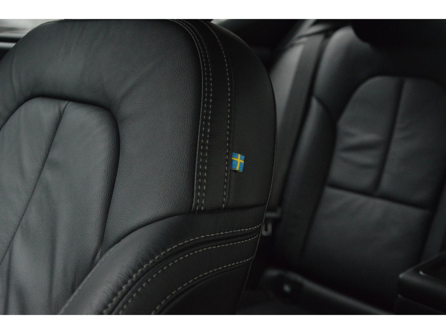 Volvo XC40 T4 Recharge Plus Dark | Stoel + Stuur verwarming | Trekhaak | Adapative Cruise | Harman/Kardon | BLIS |