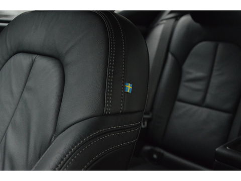 Volvo XC40 T4 Recharge Plus Dark | Stoel + Stuur verwarming | Trekhaak | Adapative Cruise | Harman/Kardon | BLIS |