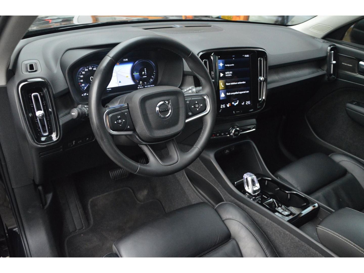 Volvo XC40 T4 Recharge Plus Dark | Stoel + Stuur verwarming | Trekhaak | Adapative Cruise | Harman/Kardon | BLIS |