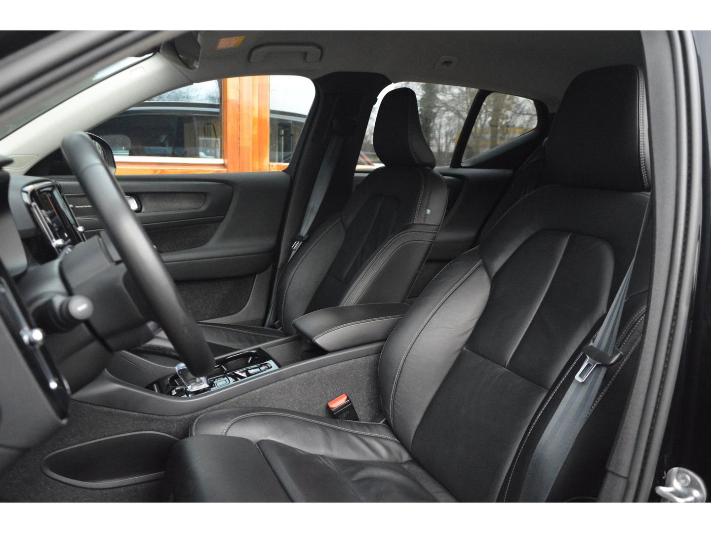 Volvo XC40 T4 Recharge Plus Dark | Stoel + Stuur verwarming | Trekhaak | Adapative Cruise | Harman/Kardon | BLIS |