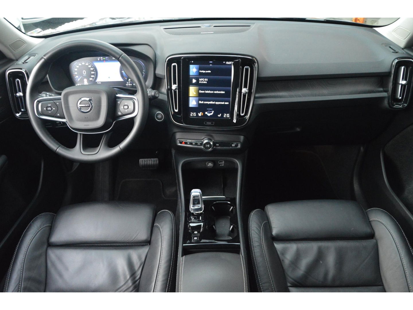 Volvo XC40 T4 Recharge Plus Dark | Stoel + Stuur verwarming | Trekhaak | Adapative Cruise | Harman/Kardon | BLIS |