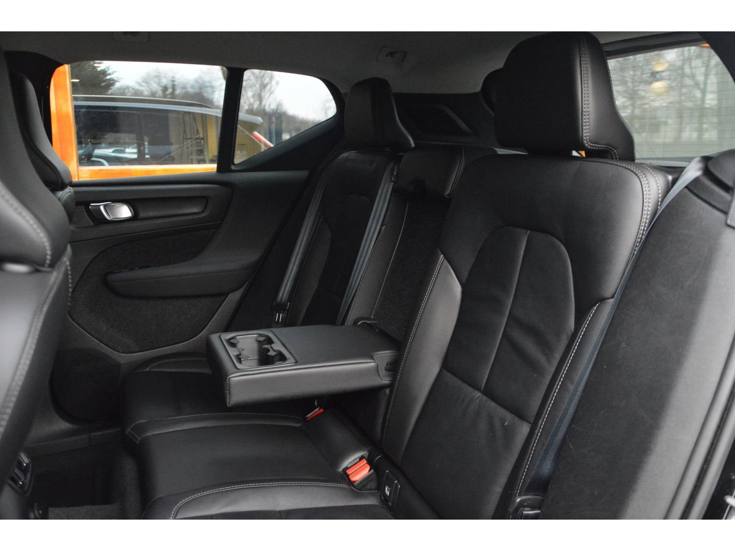 Volvo XC40 T4 Recharge Plus Dark | Stoel + Stuur verwarming | Trekhaak | Adapative Cruise | Harman/Kardon | BLIS |