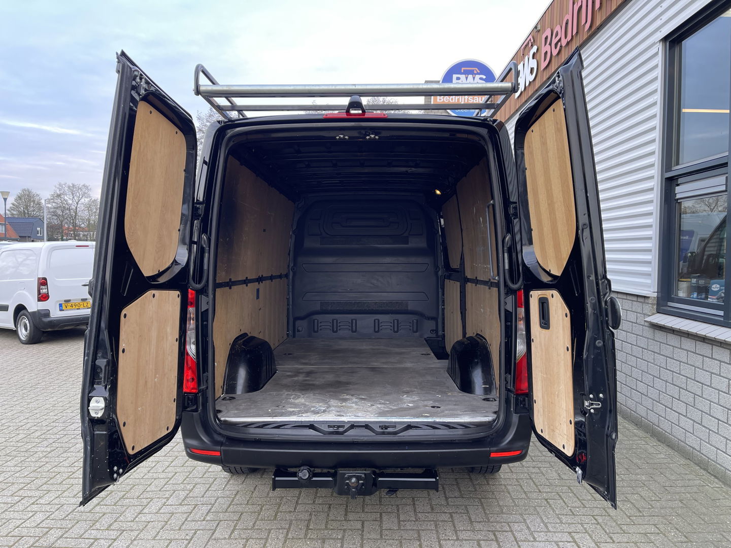 Mercedes-Benz Sprinter 315 1.9 CDI automaat L2H1 RWD / trekhaak 3500 kg ! / vaste prijs rijklaar € 37.950 ex btw / lease vanaf € 619 / cruise en climate control / imperial / navigatie / achteruit rijcamera
