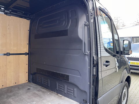 Mercedes-Benz Sprinter 315 1.9 CDI automaat L2H1 RWD / trekhaak 3500 kg ! / vaste prijs rijklaar € 37.950 ex btw / lease vanaf € 619 / cruise en climate control / imperial / navigatie / achteruit rijcamera