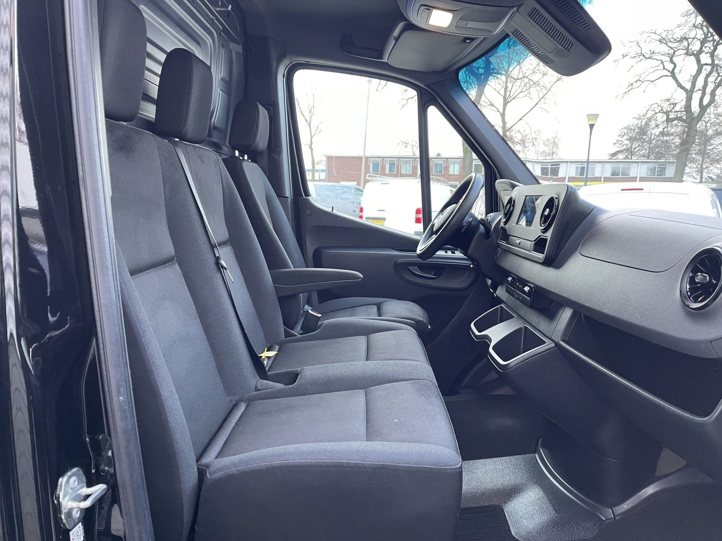 Mercedes-Benz Sprinter 315 1.9 CDI automaat L2H1 RWD / trekhaak 3500 kg ! / vaste prijs rijklaar € 37.950 ex btw / lease vanaf € 619 / cruise en climate control / imperial / navigatie / achteruit rijcamera