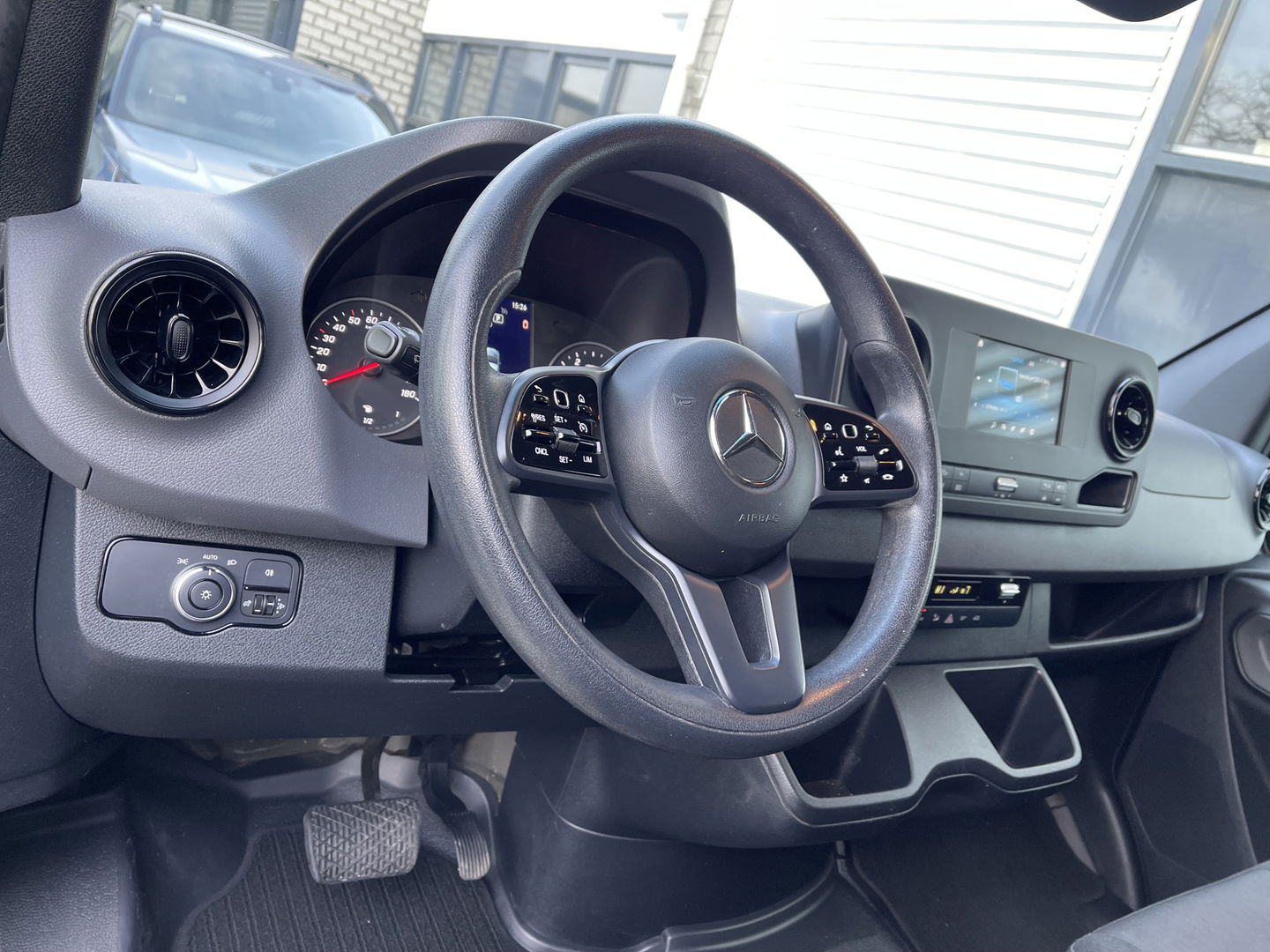 Mercedes-Benz Sprinter 315 1.9 CDI automaat L2H1 RWD / trekhaak 3500 kg ! / vaste prijs rijklaar € 37.950 ex btw / lease vanaf € 619 / cruise en climate control / imperial / navigatie / achteruit rijcamera