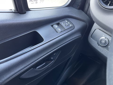 Mercedes-Benz Sprinter 315 1.9 CDI automaat L2H1 RWD / trekhaak 3500 kg ! / vaste prijs rijklaar € 37.950 ex btw / lease vanaf € 619 / cruise en climate control / imperial / navigatie / achteruit rijcamera