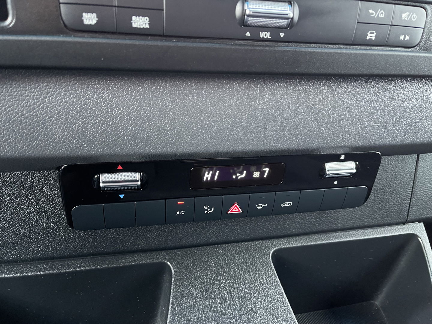 Mercedes-Benz Sprinter 315 1.9 CDI automaat L2H1 RWD / trekhaak 3500 kg ! / vaste prijs rijklaar € 37.950 ex btw / lease vanaf € 619 / cruise en climate control / imperial / navigatie / achteruit rijcamera