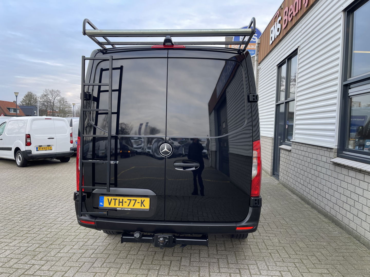 Mercedes-Benz Sprinter 315 1.9 CDI automaat L2H1 RWD / trekhaak 3500 kg ! / vaste prijs rijklaar € 37.950 ex btw / lease vanaf € 619 / cruise en climate control / imperial / navigatie / achteruit rijcamera
