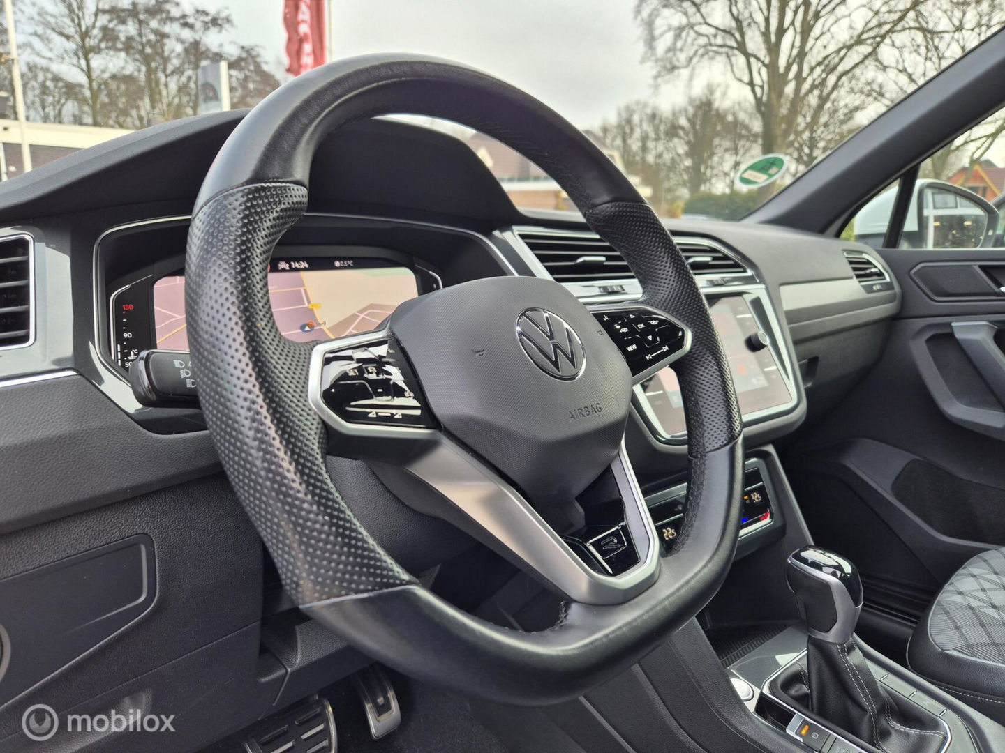 Volkswagen Tiguan 1.5 TSI R-Line, Trekhaak, Dealer onderhoud
