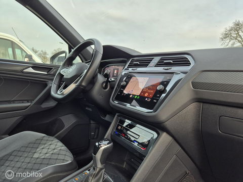 Volkswagen Tiguan 1.5 TSI R-Line, Trekhaak, Dealer onderhoud