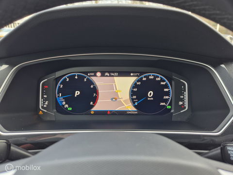 Volkswagen Tiguan 1.5 TSI R-Line, Trekhaak, Dealer onderhoud