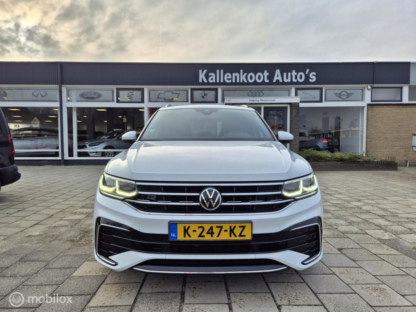 Volkswagen Tiguan 1.5 TSI R-Line, Trekhaak, Dealer onderhoud