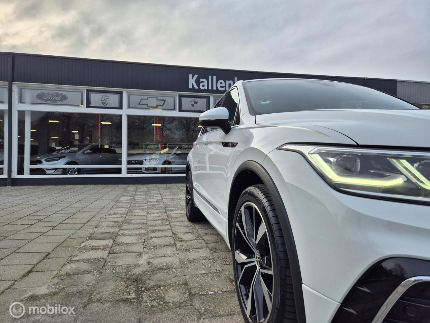 Volkswagen Tiguan 1.5 TSI R-Line, Trekhaak, Dealer onderhoud