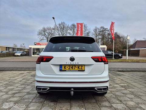 Volkswagen Tiguan 1.5 TSI R-Line, Trekhaak, Dealer onderhoud