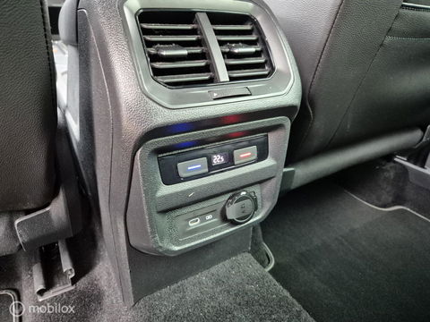 Volkswagen Tiguan 1.5 TSI R-Line, Trekhaak, Dealer onderhoud