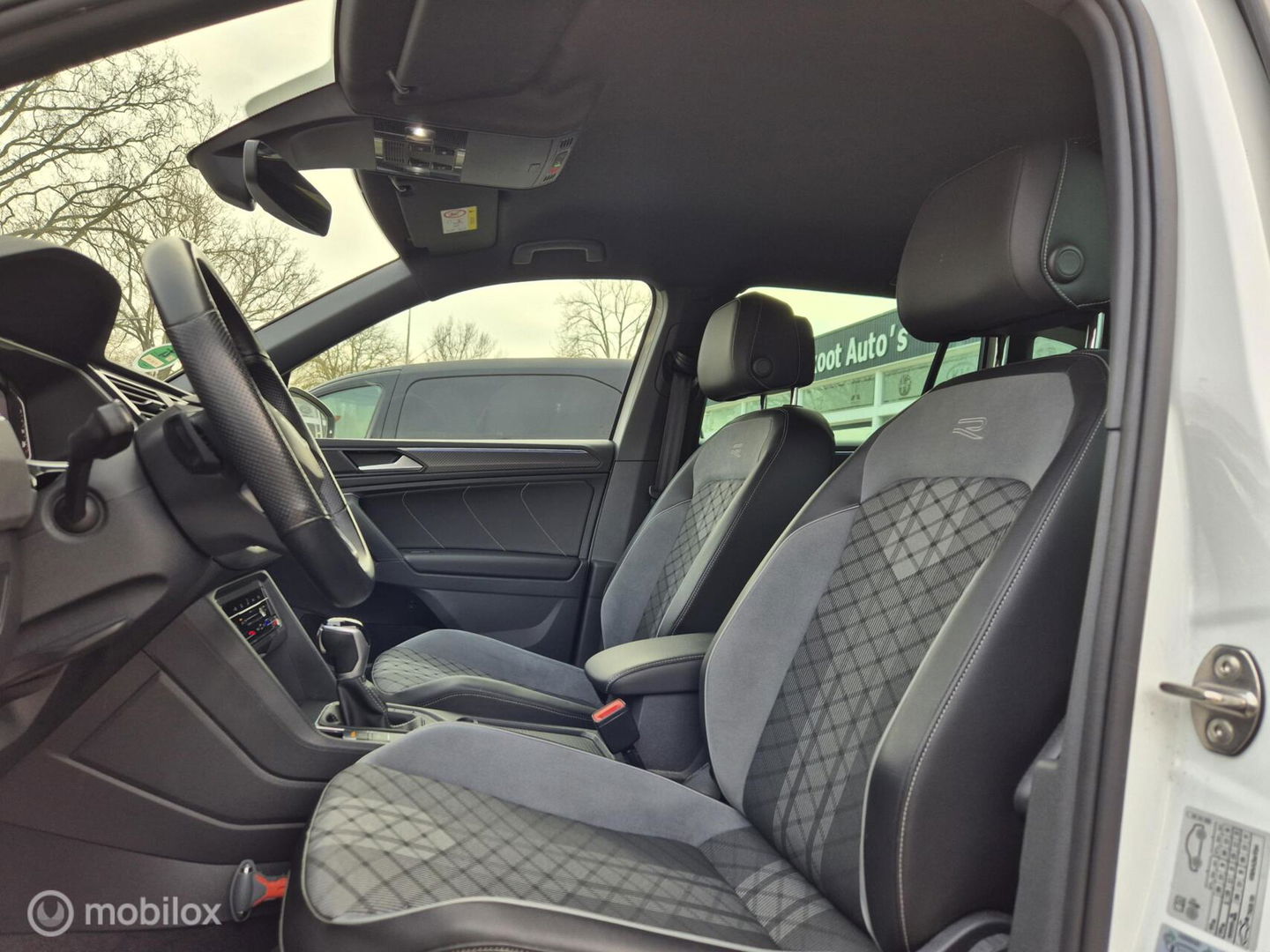 Volkswagen Tiguan 1.5 TSI R-Line, Trekhaak, Dealer onderhoud