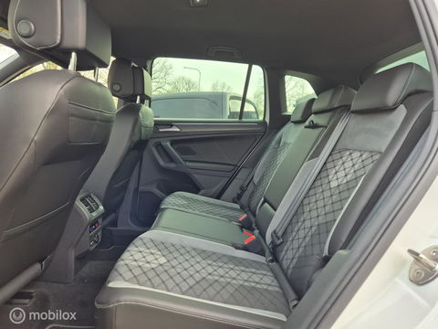 Volkswagen Tiguan 1.5 TSI R-Line, Trekhaak, Dealer onderhoud