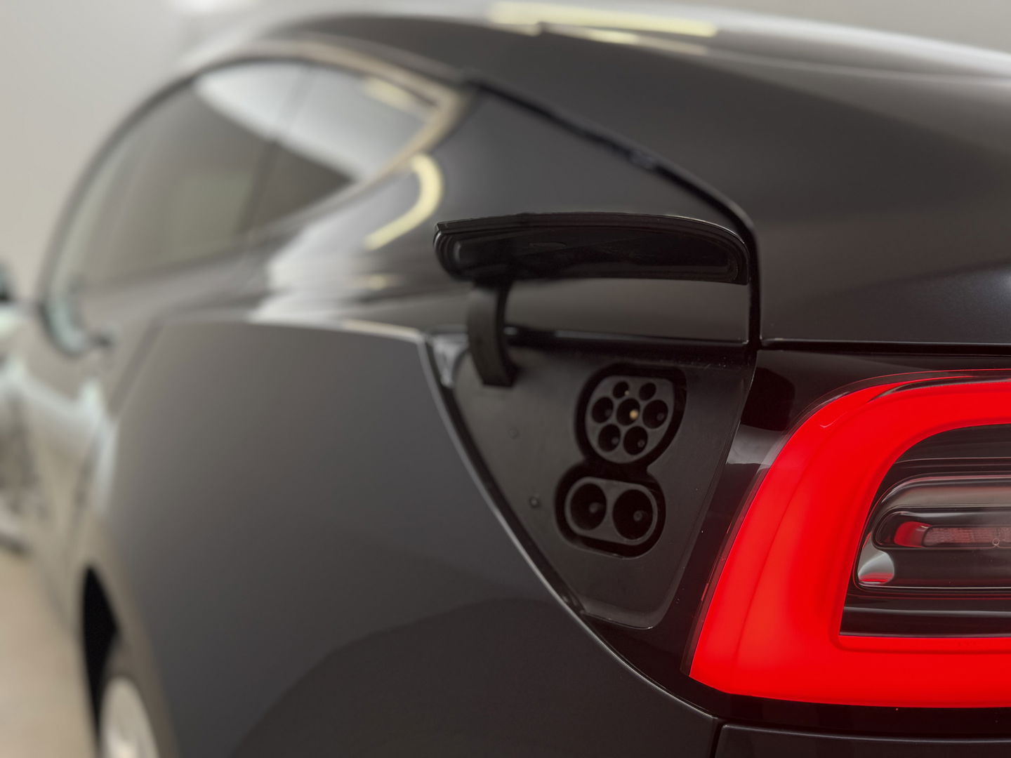 Tesla Model 3 Long Range AWD 75 kWh | SOH 89% | Autopilot | Snelladen | Pano | Memory | Camera | Trekh. | Stoelverw.