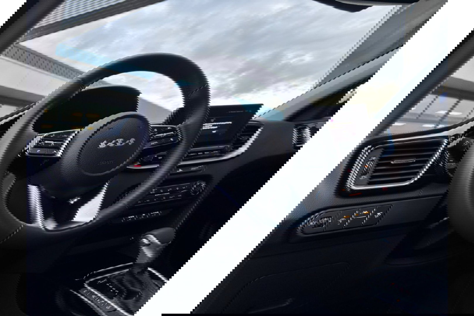 Kia Ceed 1.5 T-GDI AUTOMAAT DYNAMICLINE NAVI PDC WINTERPACK.