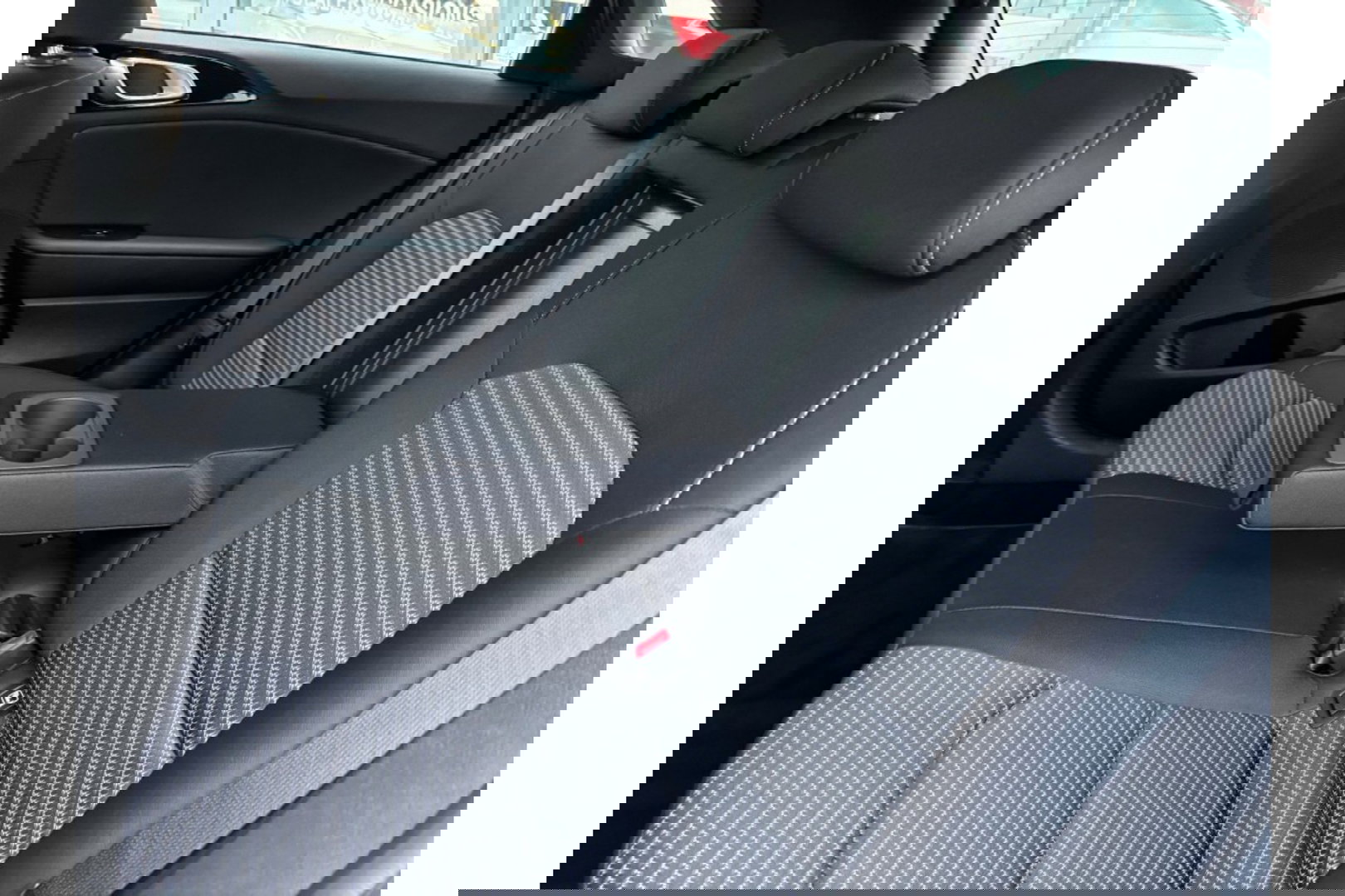 Kia Ceed 1.5 T-GDI AUTOMAAT DYNAMICLINE NAVI PDC WINTERPACK.