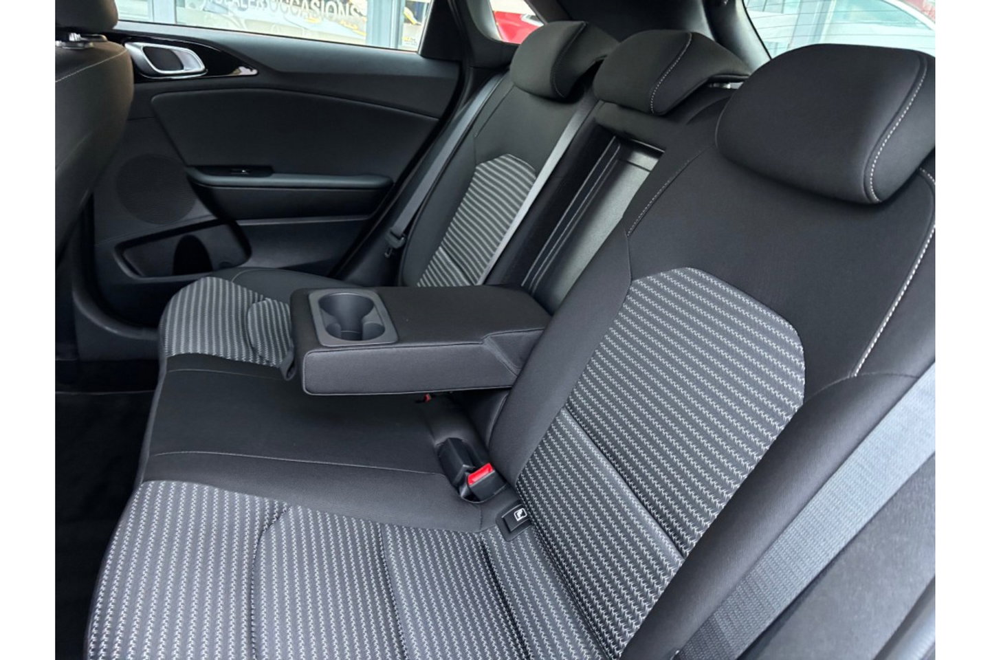 Kia Ceed 1.5 T-GDI AUTOMAAT DYNAMICLINE NAVI PDC WINTERPACK.