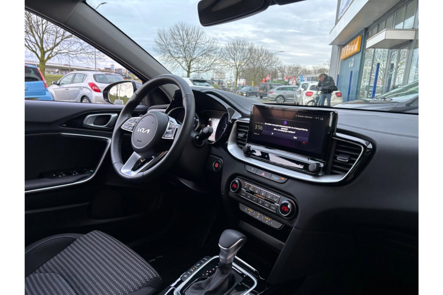 Kia Ceed 1.5 T-GDI AUTOMAAT DYNAMICLINE NAVI PDC WINTERPACK.