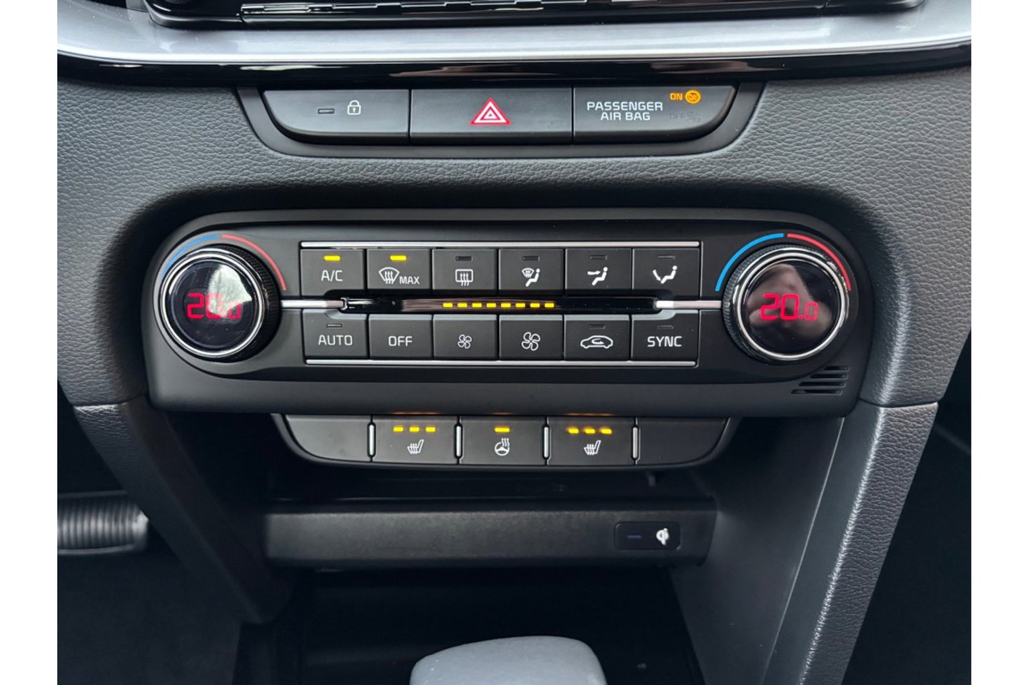 Kia Ceed 1.5 T-GDI AUTOMAAT DYNAMICLINE NAVI PDC WINTERPACK.