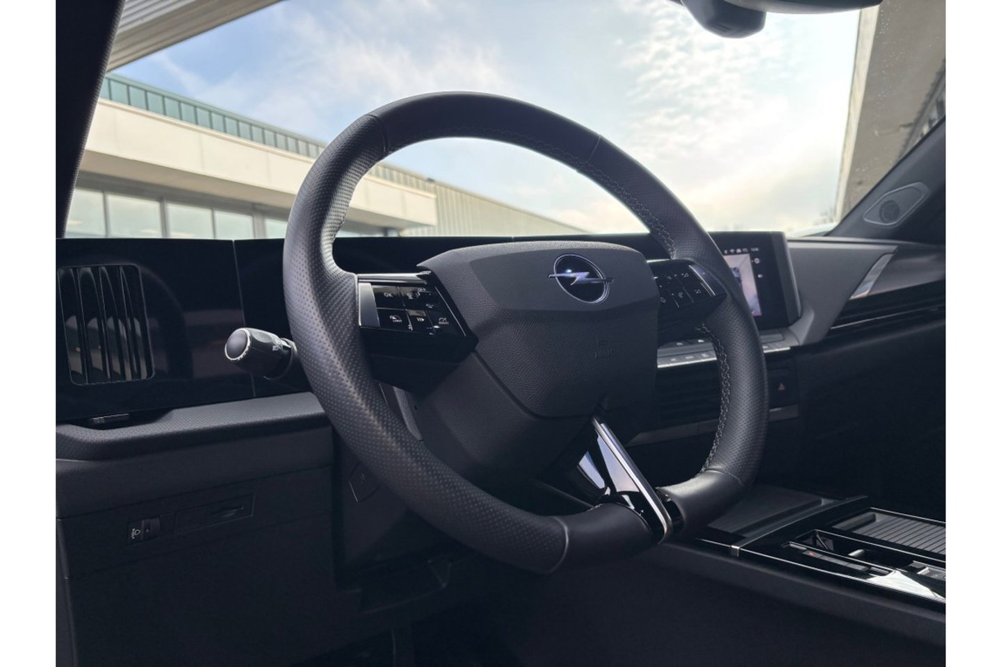 Opel Astra 1.2 GS AUTOMAAT 130PK NAVI PDC-CAMERA WINTERPACK.