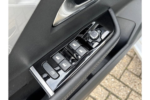 Opel Astra 1.2 GS AUTOMAAT 130PK NAVI PDC-CAMERA WINTERPACK.