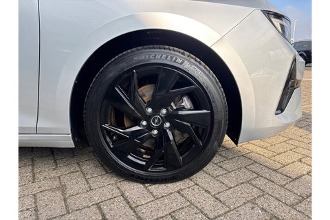 Opel Astra 1.2 GS AUTOMAAT 130PK NAVI PDC-CAMERA WINTERPACK.