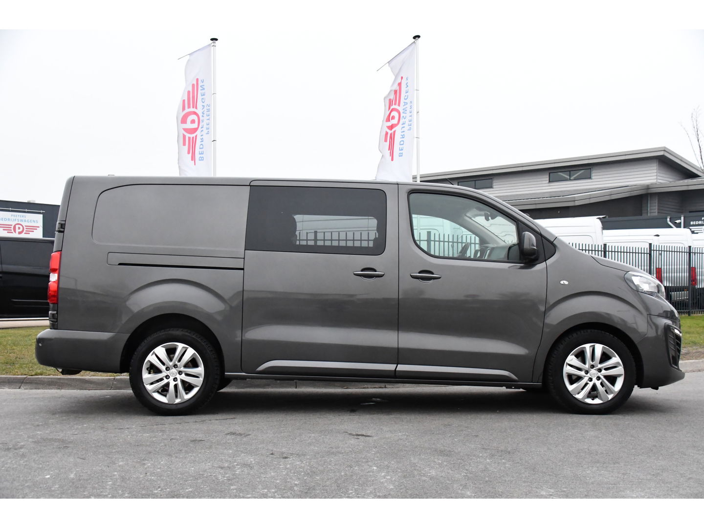 Peugeot Expert 2.0 BlueHDI 180 L3 DC PB Edition 360 Camera, Cruise, Carplay, 177pk, Clima, Head-up, Automaat 2 x Schuifdeur, NAVI, Uniek!