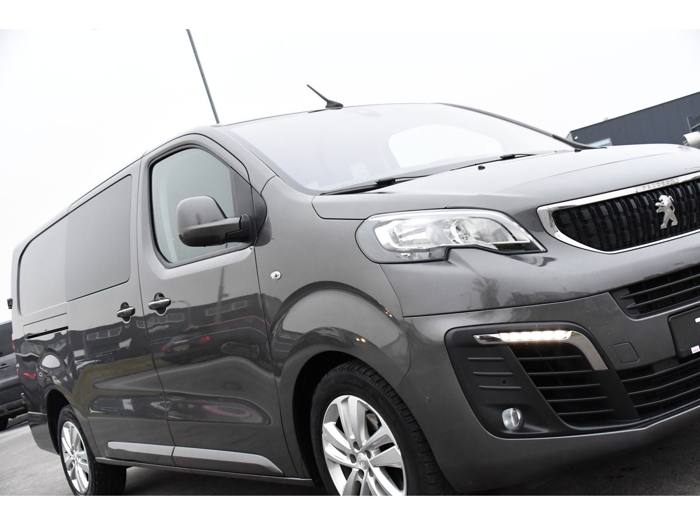 Peugeot Expert 2.0 BlueHDI 180 L3 DC PB Edition 360 Camera, Cruise, Carplay, 177pk, Clima, Head-up, Automaat 2 x Schuifdeur, NAVI, Uniek!