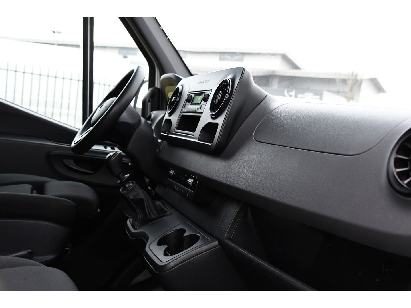 Mercedes-Benz Sprinter 319 V6 3.0 CDI L2H2 PB Edition Camera, Cruise, Stoelverwarming, 190pk, Standkachel, Airco, Uniek!