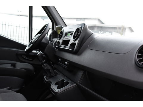 Mercedes-Benz Sprinter 319 V6 3.0 CDI L2H2 PB Edition Camera, Cruise, Stoelverwarming, 190pk, Standkachel, Airco, Uniek!