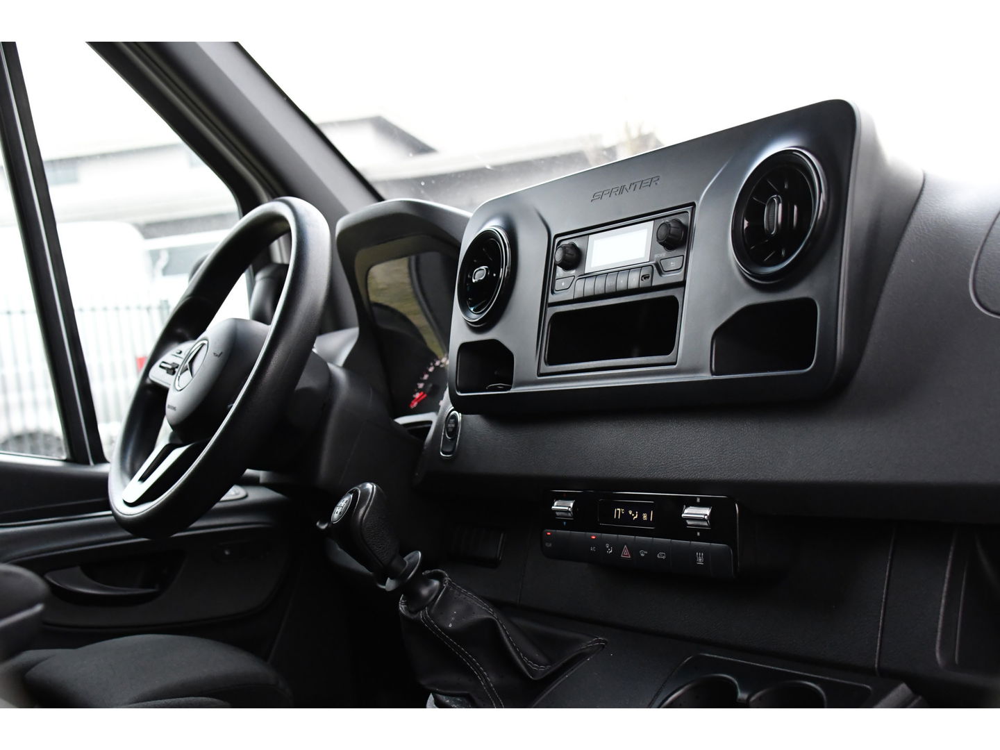 Mercedes-Benz Sprinter 319 V6 3.0 CDI L2H2 PB Edition Camera, Cruise, Stoelverwarming, 190pk, Standkachel, Airco, Uniek!