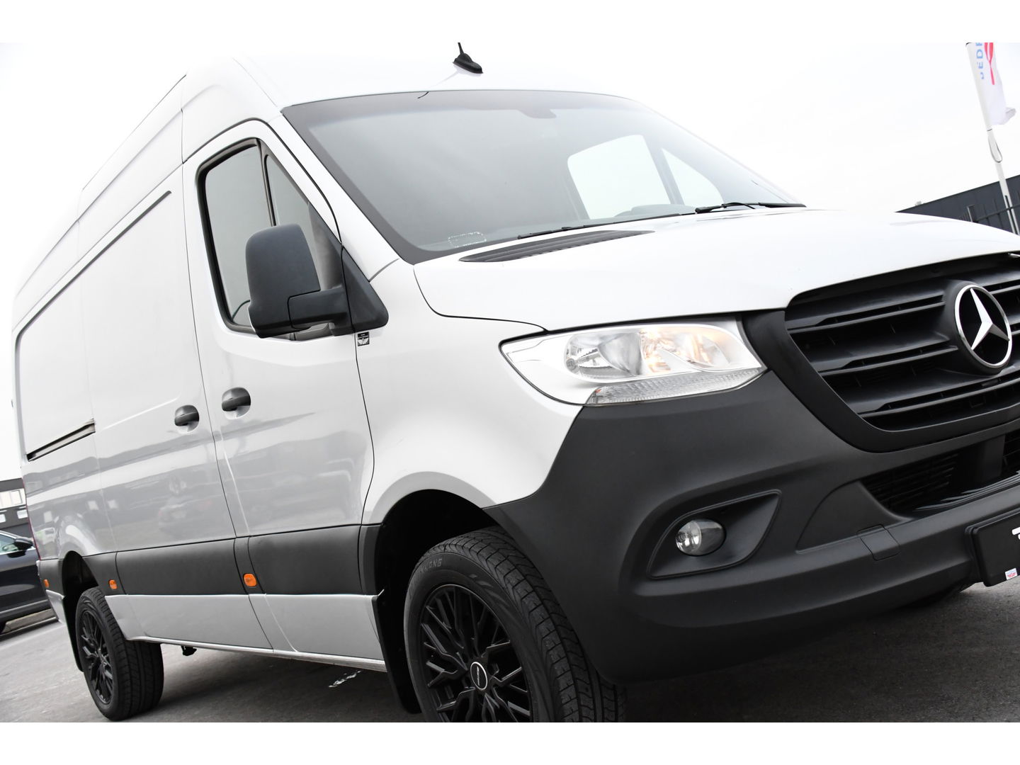 Mercedes-Benz Sprinter 319 V6 3.0 CDI L2H2 PB Edition Camera, Cruise, Stoelverwarming, 190pk, Standkachel, Airco, Uniek!