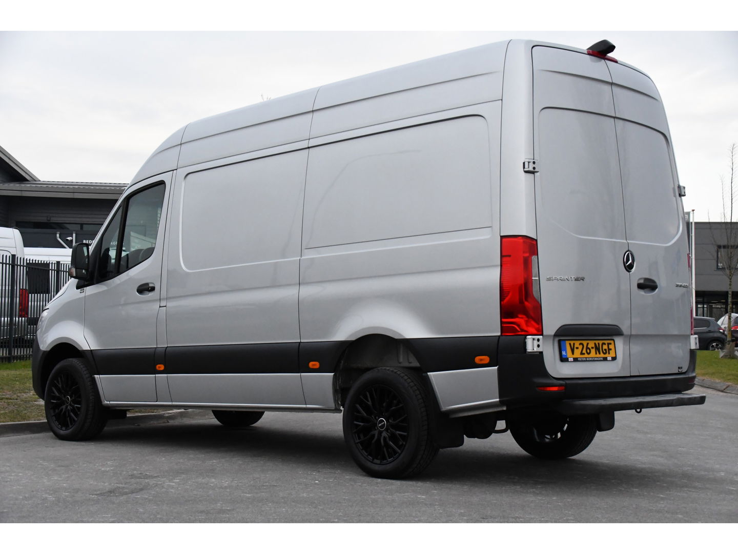 Mercedes-Benz Sprinter 319 V6 3.0 CDI L2H2 PB Edition Camera, Cruise, Stoelverwarming, 190pk, Standkachel, Airco, Uniek!