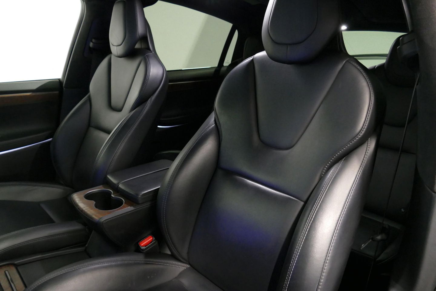 Tesla Model X Long Range / SOH 86% / Lederen bekleding / Trekhaak / Autopilot / Carbon pakket / Camera / Stoelen+stuurwiel verwarming / Luchtvering