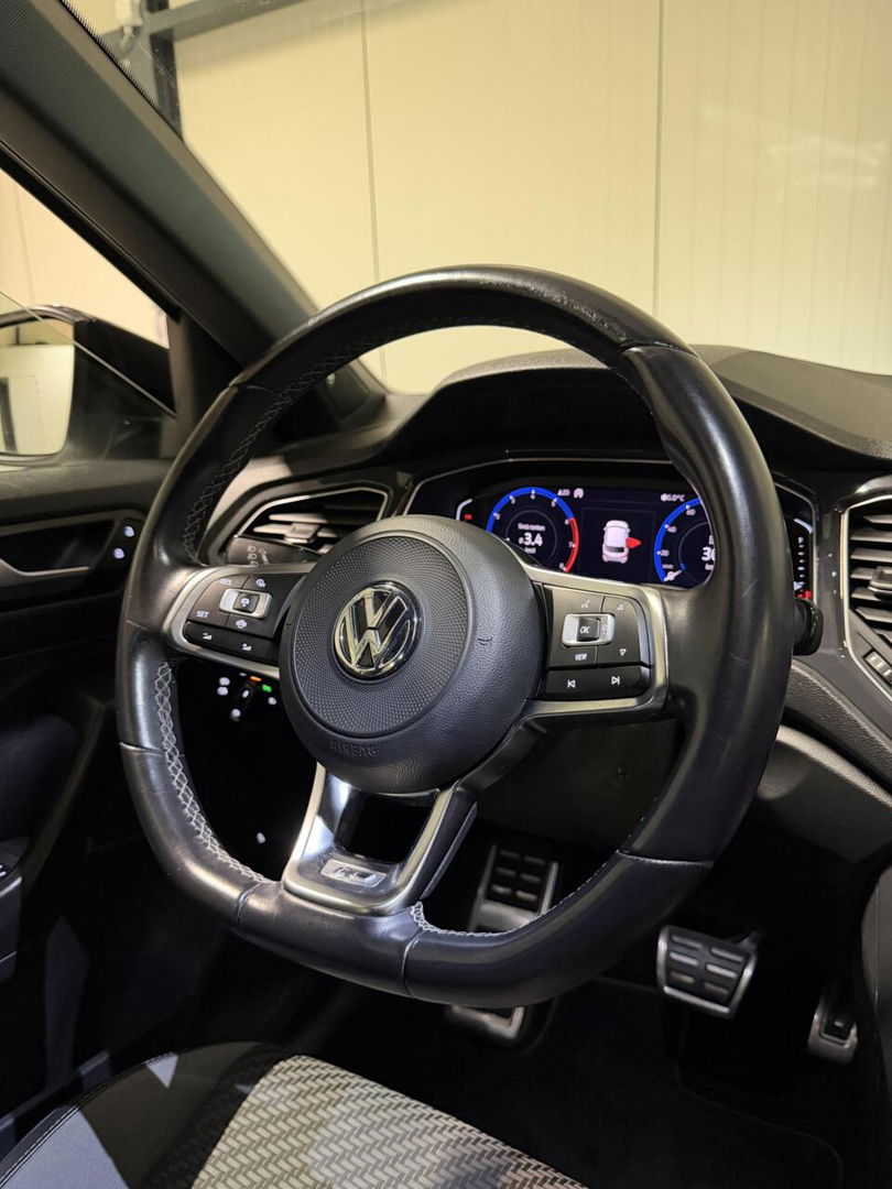 Volkswagen T-Roc 1.5 TSI R-line Pano Virtual Trekhaak Beats
