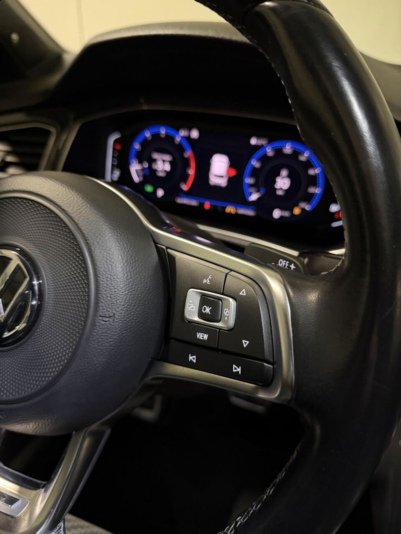 Volkswagen T-Roc 1.5 TSI R-line Pano Virtual Trekhaak Beats