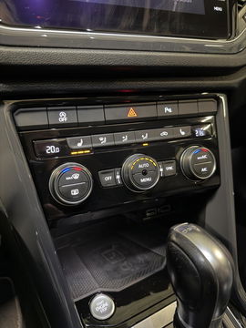 Volkswagen T-Roc 1.5 TSI R-line Pano Virtual Trekhaak Beats