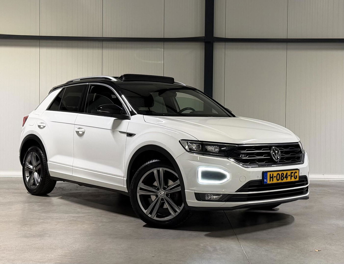 Volkswagen T-Roc 1.5 TSI R-line Pano Virtual Trekhaak Beats