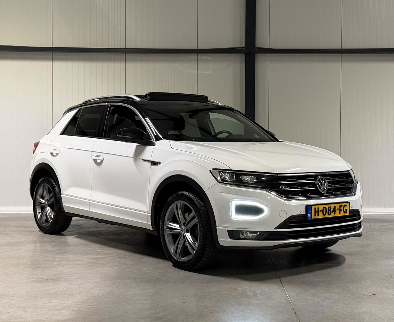 Volkswagen T-Roc 1.5 TSI R-line Pano Virtual Trekhaak Beats