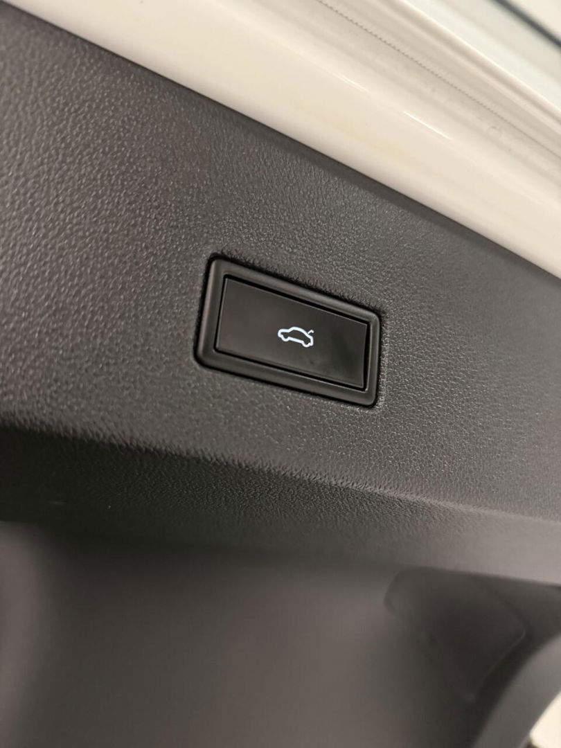 Volkswagen T-Roc 1.5 TSI R-line Pano Virtual Trekhaak Beats